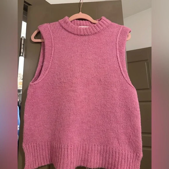 Pink sweater vest - Picture 2 of 2